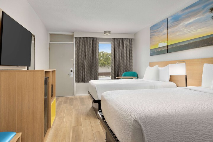Room 10 of 16