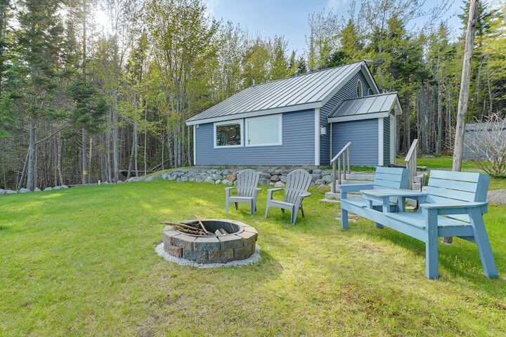 Waterfront Roque Bluffs Hideaway w / Private Beach