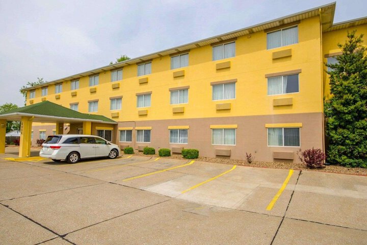 Hotel 2 of 32