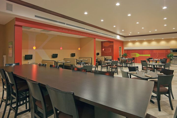 Dining 36 of 44
