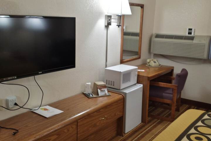 Room 11 of 34