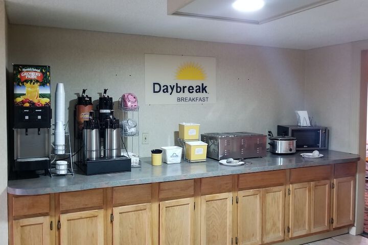 Days Inn by Wyndham West Memphis
