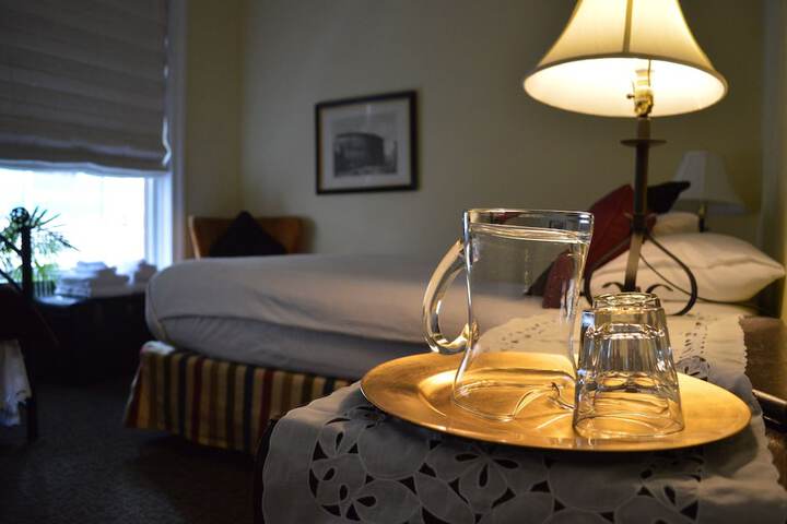 Room 32 of 48