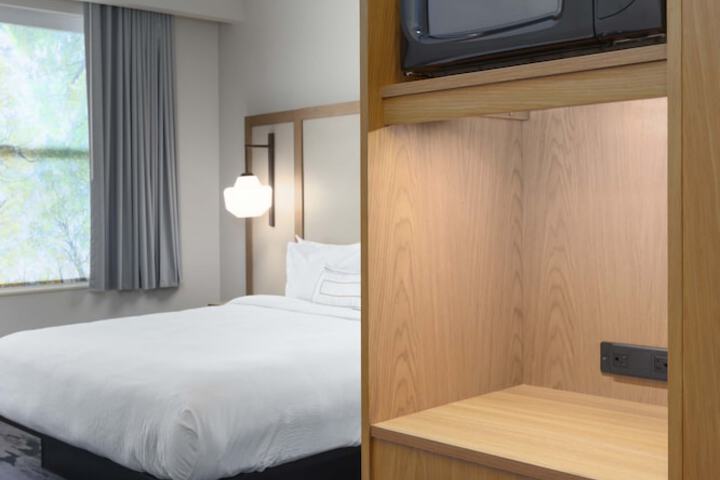 Room 14 of 28