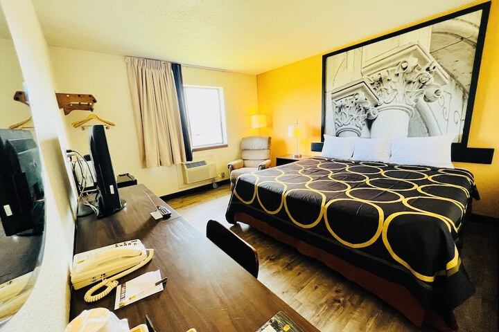 Room 9 of 42
