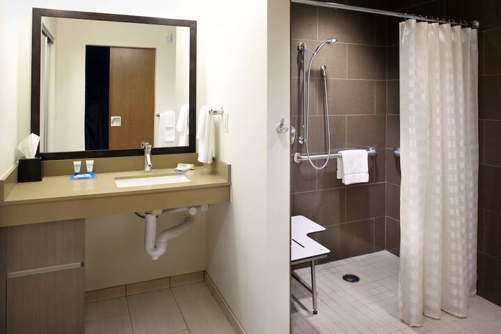 Room 6 of 17