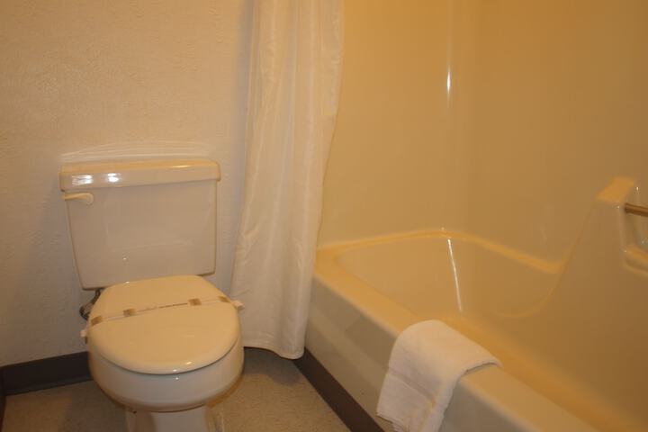 Room 10 of 18