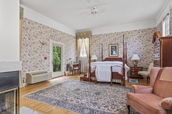 Room 16 of 87