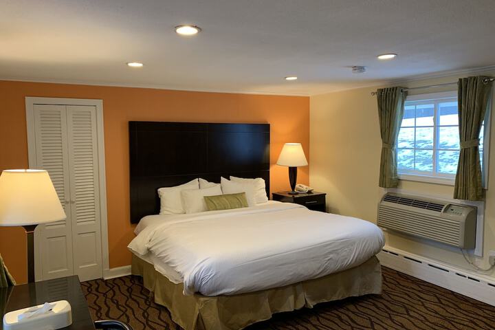 Four Winds Country Motel