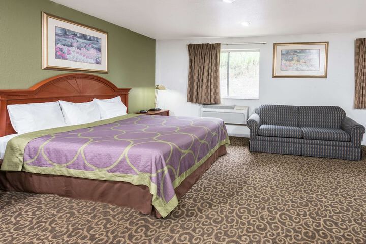 Super 8 by Wyndham Pittsburgh / Monroeville