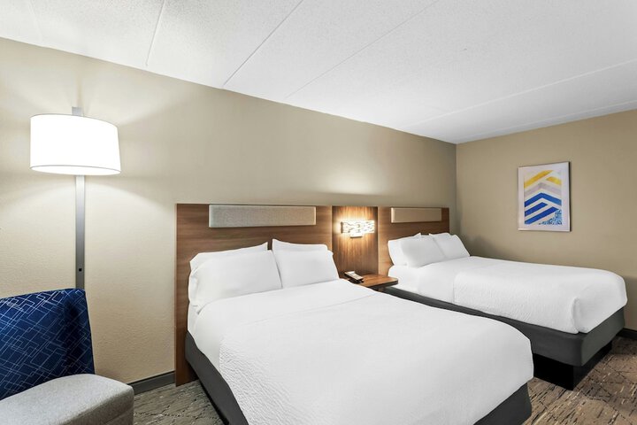 Holiday Inn Express Suites Charleston by IHG