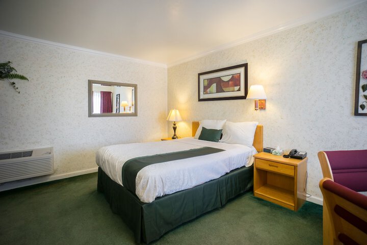 Room 27 of 38