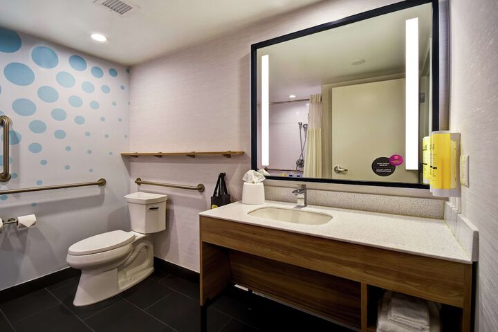 Tru by Hilton Sterling Heights Detroit