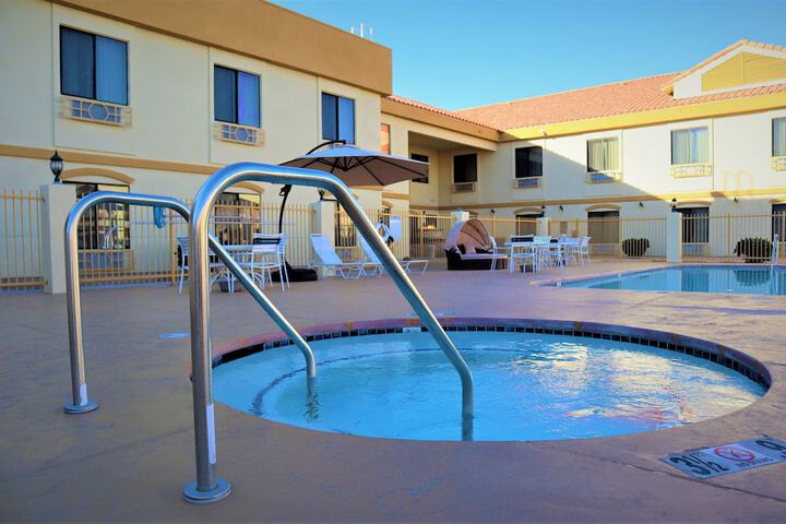 Oasis Inn & Suites Joshua Tree - 29 Palms