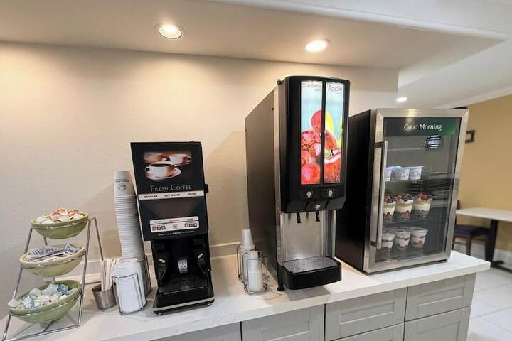 Super 8 by Wyndham Nacogdoches Near University