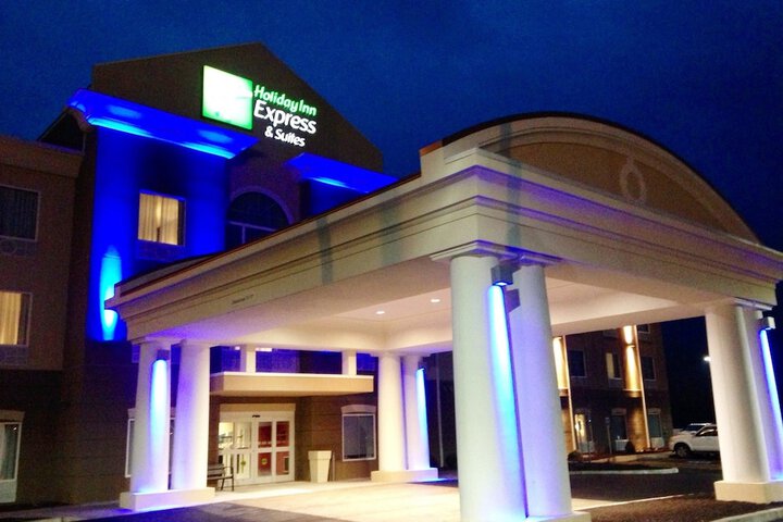 Holiday Inn Express & Suites Utica by IHG