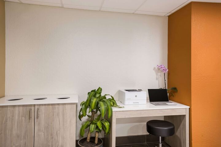 Business Center 53 of 53