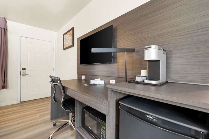 Room 30 of 46