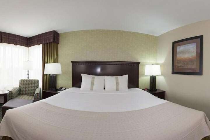 Room 13 of 33