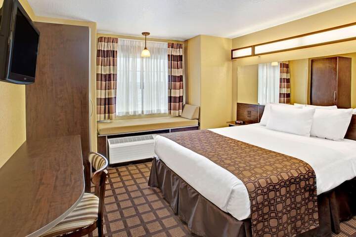 Room 12 of 16