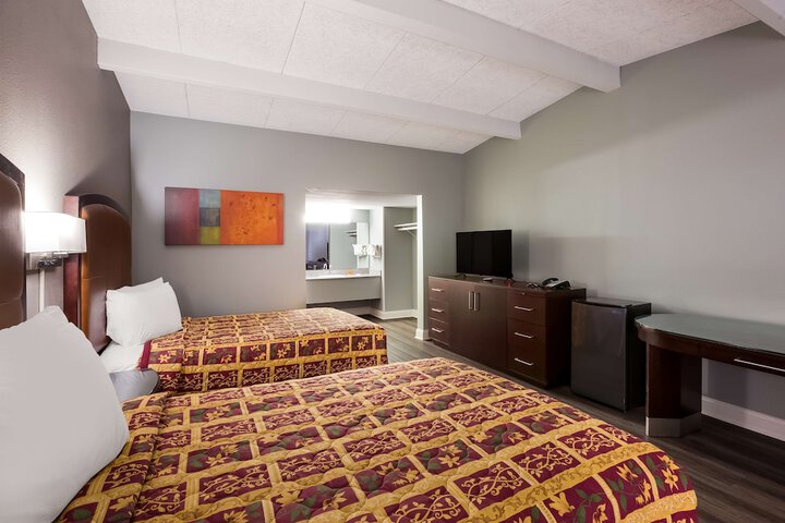 Room 8 of 30