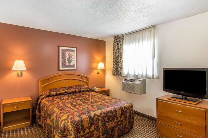 Room 27 of 33
