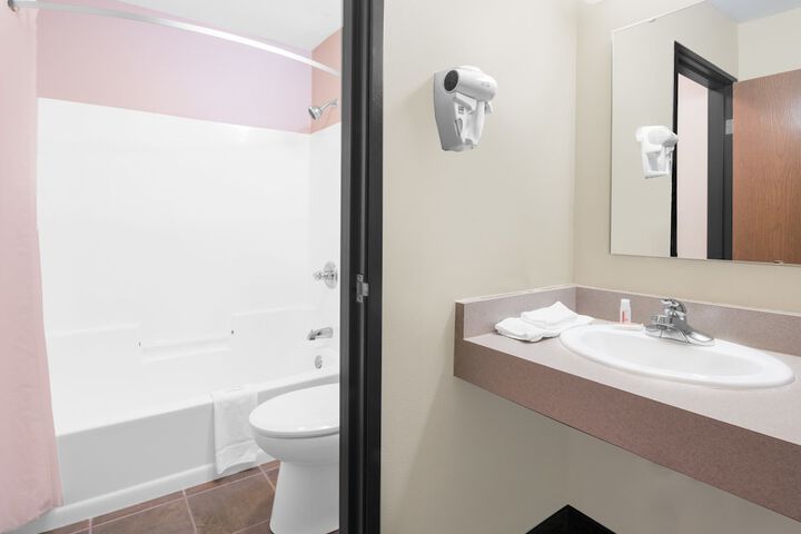 Room 8 of 15