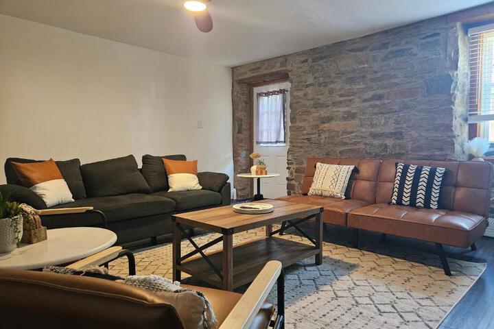 Cozy & Modern 3-Bed Retreat - 8 Mins to Bridge St