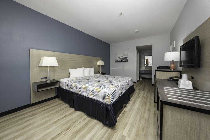 Room 10 of 25