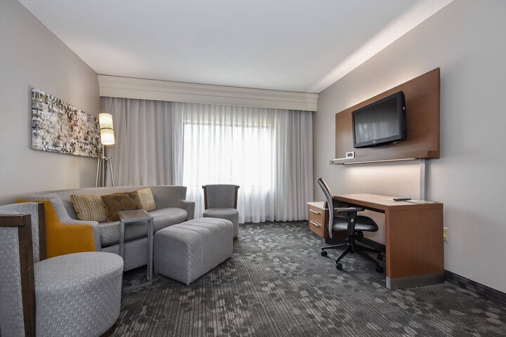 Courtyard by Marriott Charlotte / Matthews