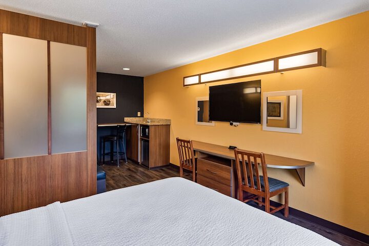 Room 6 of 24