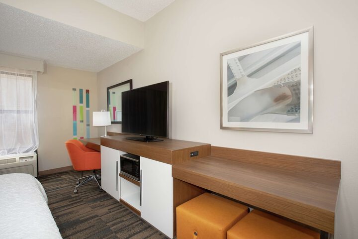 Hampton Inn & Suites Kansas City-Merriam