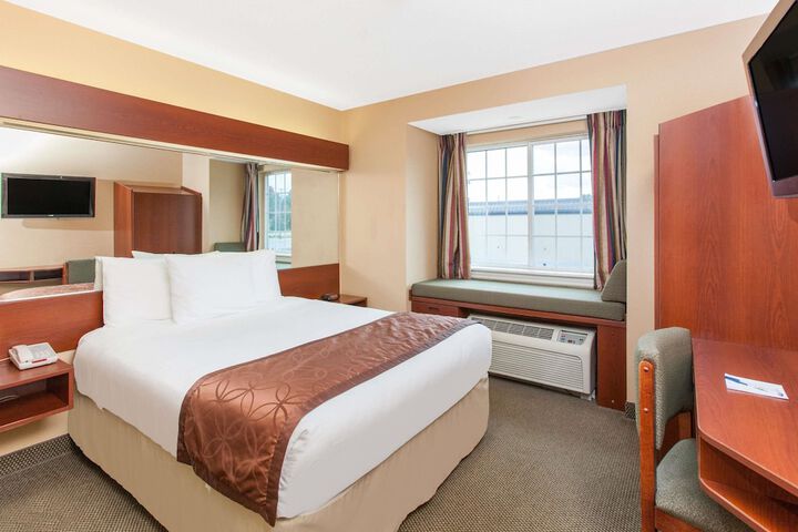 Room 7 of 16