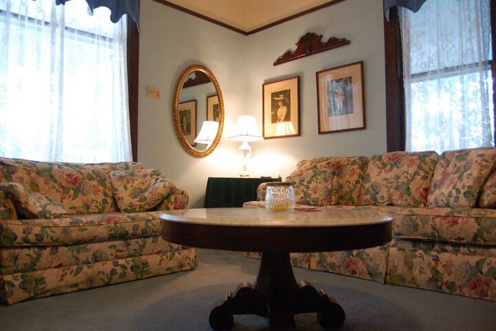 Room 33 of 60