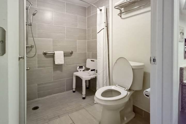 Room 20 of 28