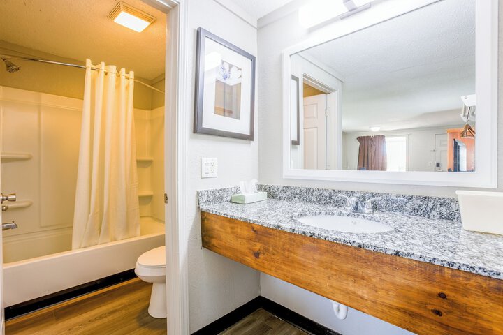 Cozy Garden Inn by OYO Hwy 40 Richmond