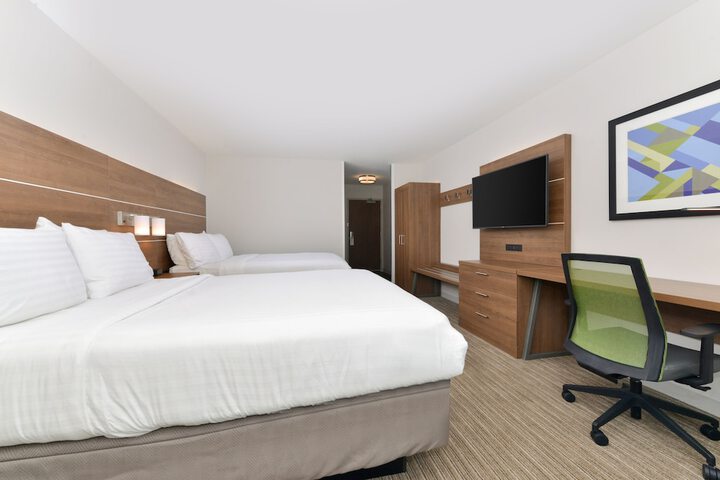 Room 27 of 62