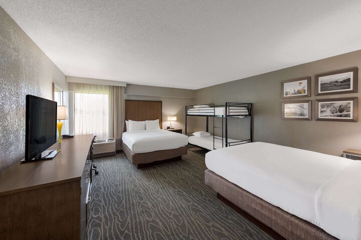 Room 32 of 41