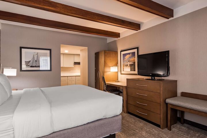 Best Western Plus Portsmouth Hotel & Suites