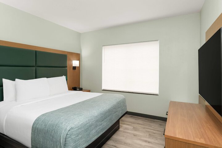 Wingate Suites by Wyndham Mansfield