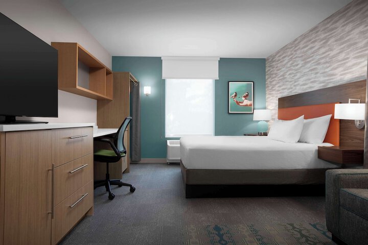 Room 27 of 40