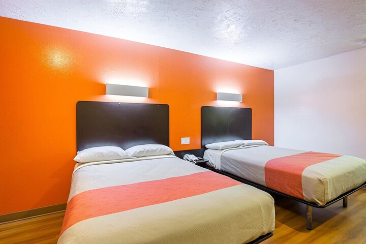 Motel 6 Madisonville TX