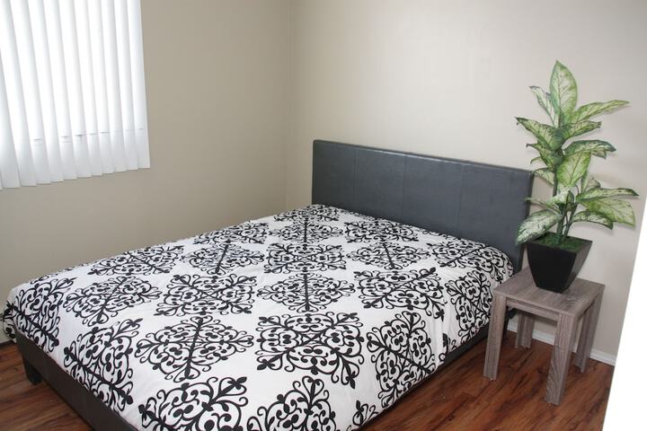Room 8 of 25