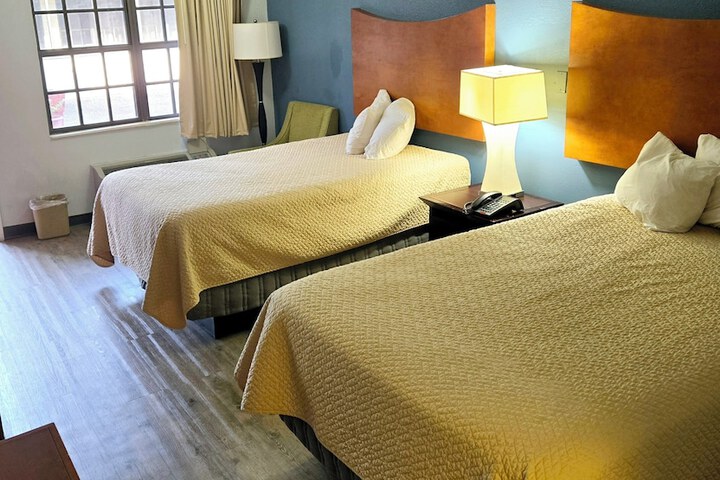 Room 6 of 16