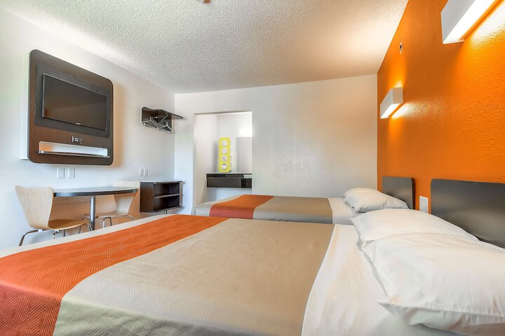 Room 10 of 20