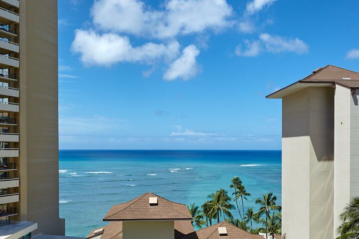 Halepuna Waikiki by Halekulani