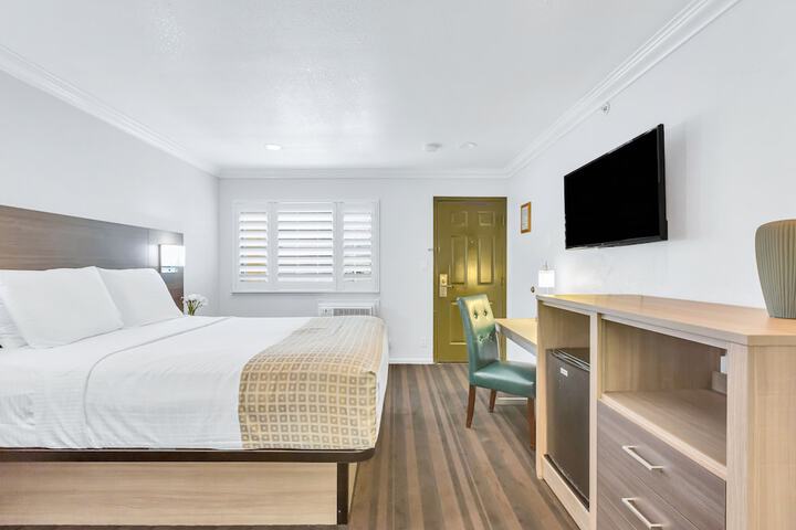 Room 37 of 61