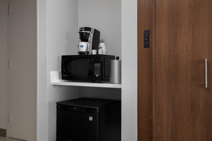Holiday Inn Express Charleston-Civic Center by IHG