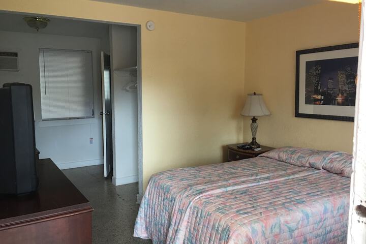 Room 5 of 15
