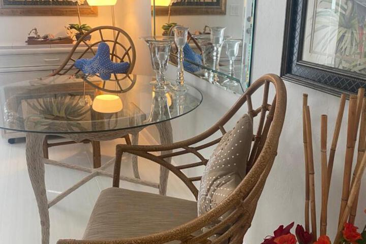 Closest 1BR to Vanderbilt Beach full kitchen with dishwasher, ALL NEW!
